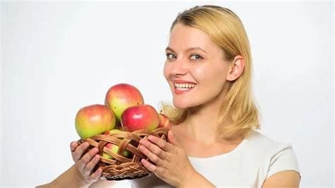 Health Benefits of Apples: A Nutrient-Rich Superfood 2 OIP 2024 10 22T094710.776