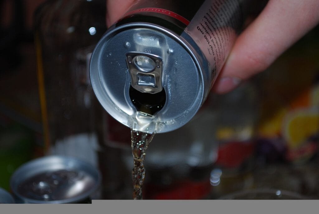 "Drinks That Dehydrate: Types and Effects" 2 drink 2403580 1280