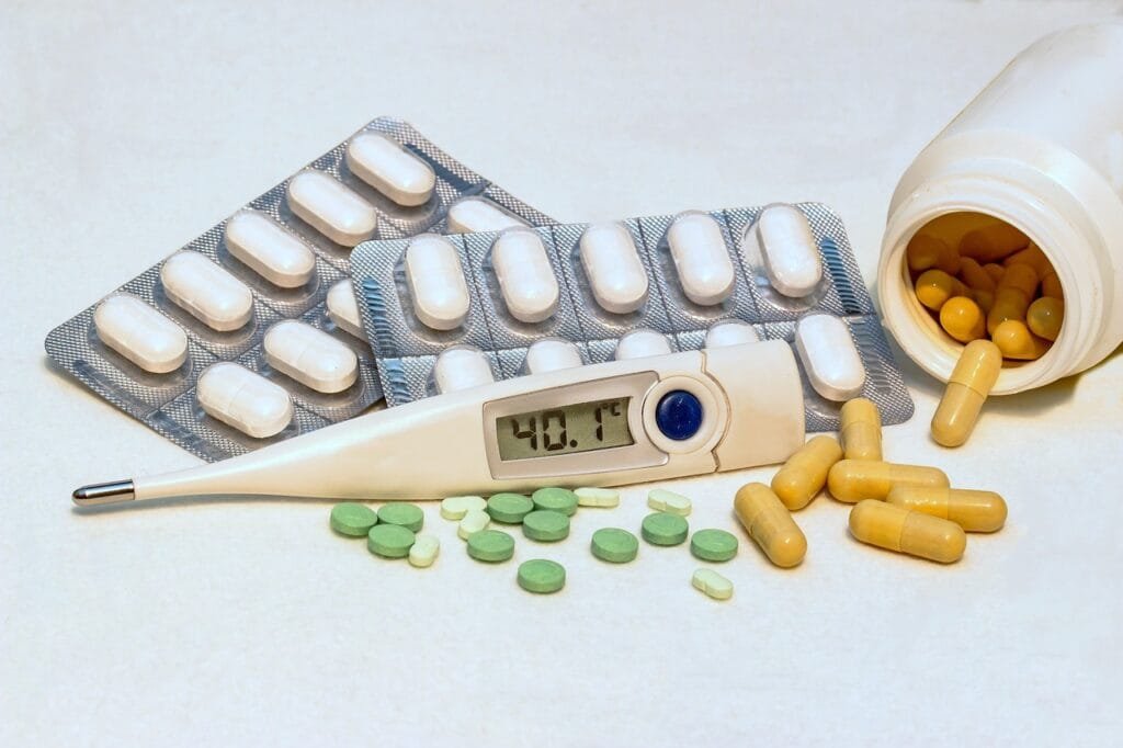 Pneumonia: Causes, Symptoms, Treatment, Side Effects, and Duration 3 fever thermometer 1935504 1280