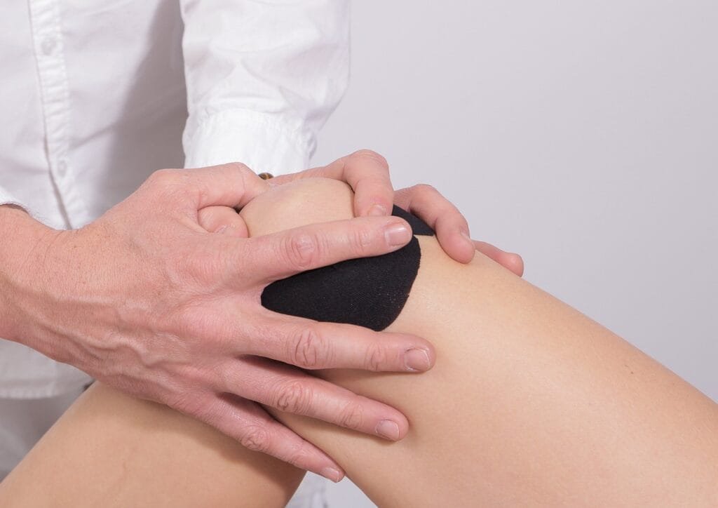 "Understanding Arthritis: Causes, Symptoms, Treatment Options, and Side Effects" 4 knee 2768834 1280 1