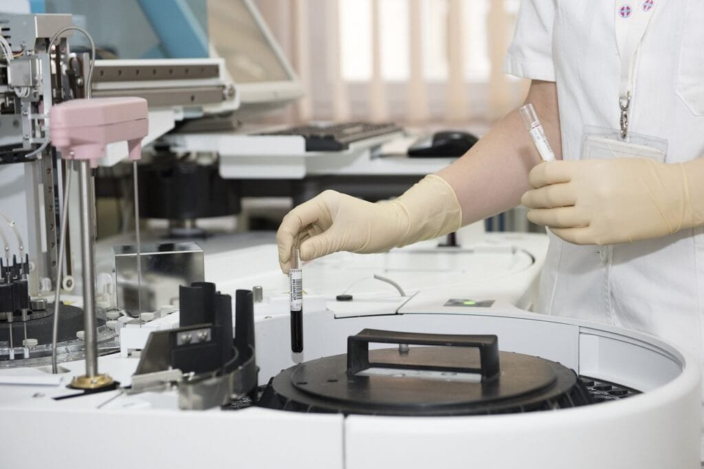 "Atorvastatin Uses: 7 Key Benefits & Risks You Must Know Today!" 4 laboratory 563423 1280
