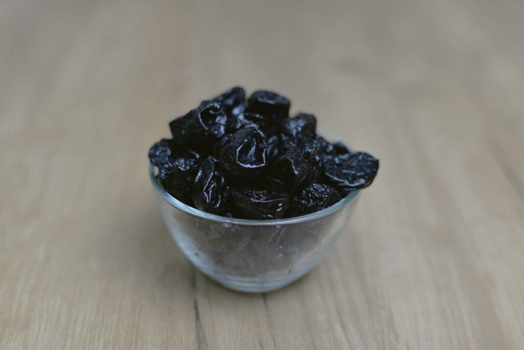 Health Benefits of Prunes: A Nutrient-Packed Superfood 3 plum 6939182 1280